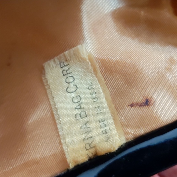 Vintage ERNA BAG CORP* fine crochet patent trim goldtone clasp clutch - Picture 6 of 7